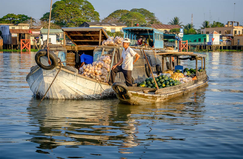 cai-be-floating-market-mekong-river-tours-02